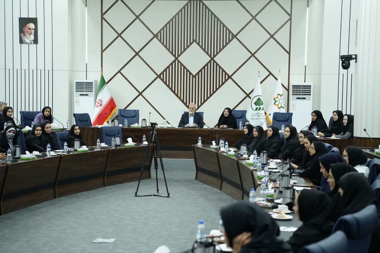 شهردار شیراز خبر داد: افتتاح۳۱۰ پروژه شهری تا پایان سال جاری؛ از پارک ۴۰۰۰ هکتاری تا تکمیل باغ‌شهر و اکوپارک ۲۳۰ هکتاری