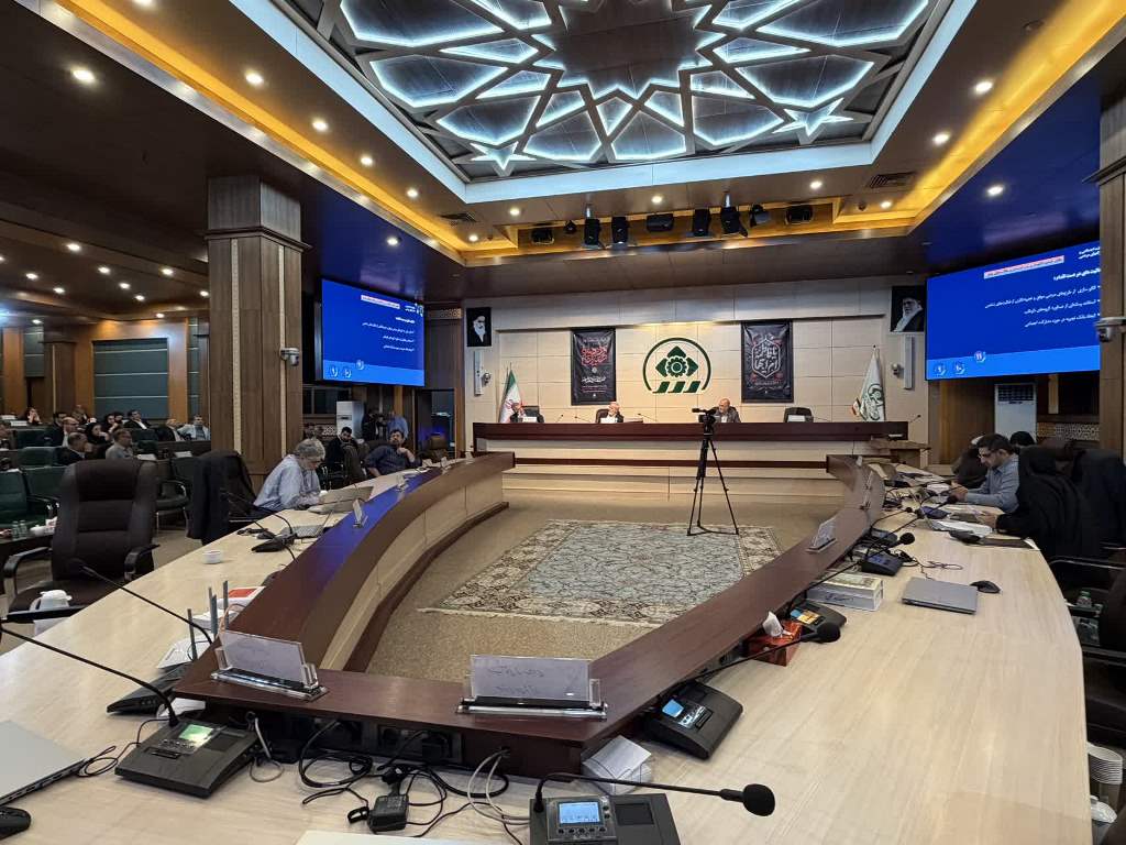 در جلسه شورای شهر شیراز: شهرداری در حال انفجار است/اگر این رفتار دیکتاتوری نیست، پس چیست؟ فرماندار شخصاً وارد شود !