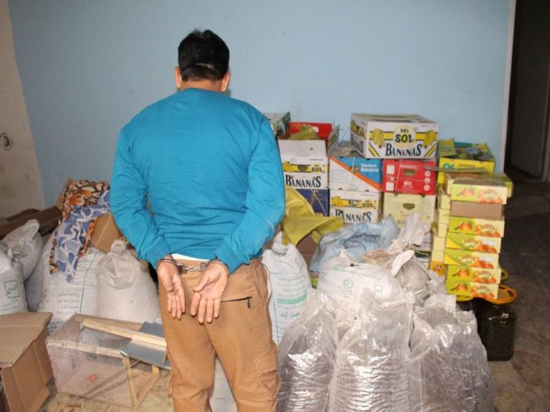 کشف محل تولید و نگهداری مواد غذایی غیر بهداشتی و غیرمجاز در شیراز