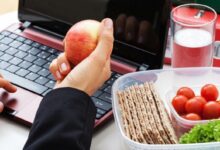 صبحانه خوردن کارمندان در ساعات اداری تخلف است؛ با ۱۲۸ گزارش دهید 3 صبحانه خوردن