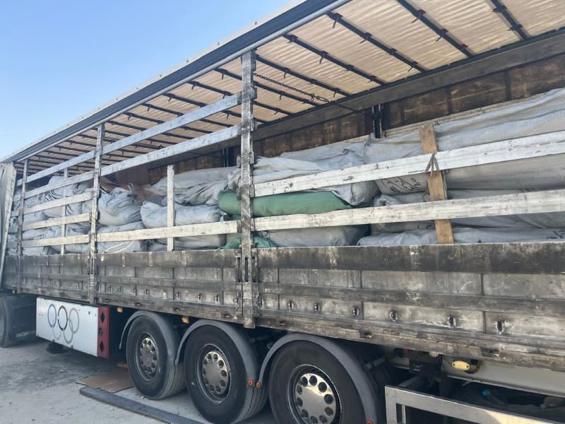 کامیون حامل ۱۱۵ میلیارد پارچه‌‍‌ فاقد مجوز در محور “کازرون-شیراز” توقیف شد