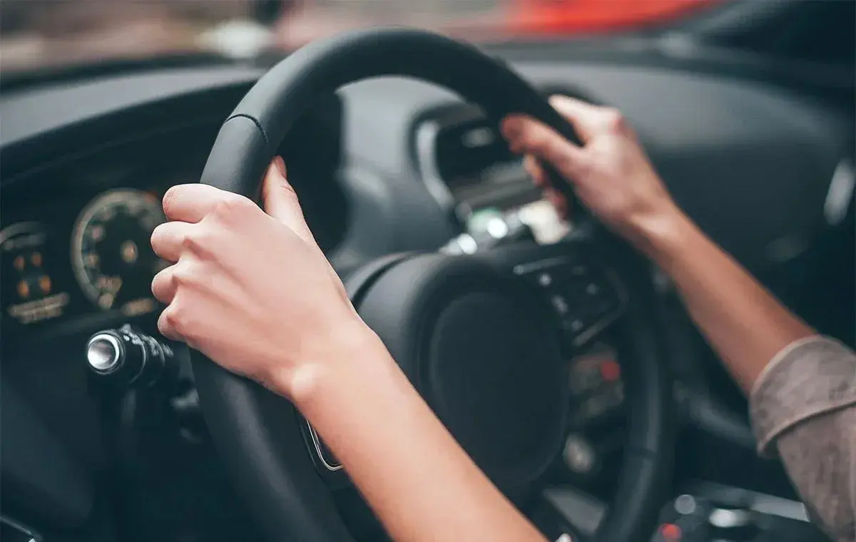 علت لرزش ماشین‌های اتوماتیک، پراید و پژو ۲۰۶ در حالت ایستاده