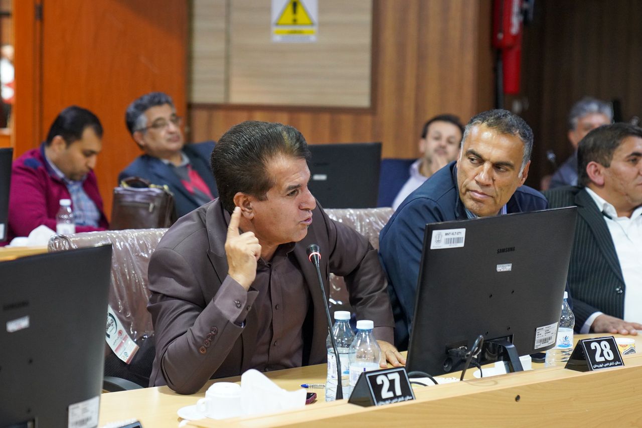 نشست گروهی از فعالان ستاد انتخاباتی دکتر پزشکیان در فارس با حضور مسئولان استانداری(+تصاویر)