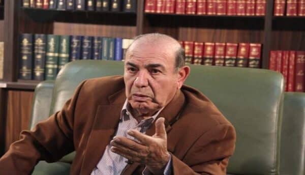 تجلیل از پروفسور «سکندر امان الهی بهاروند» استاد دانشگاه شیراز در لرستان+زندگینامه 5 پروفسور سکندر امان الهی بهاروند