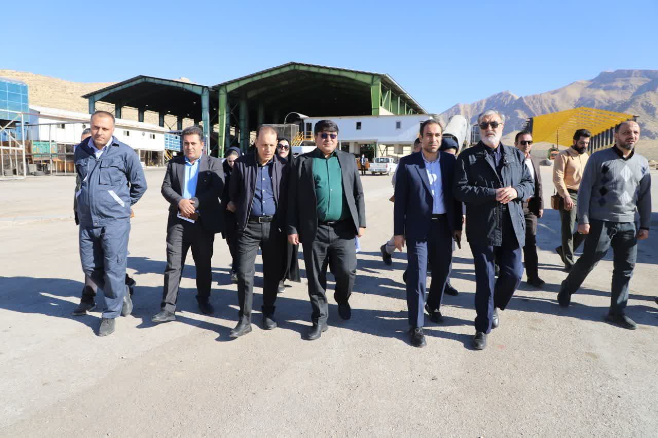 بازدید رئیس کمیسیون امنیت ملی مجلس از سایت دفع و پردازش پسماند شیراز