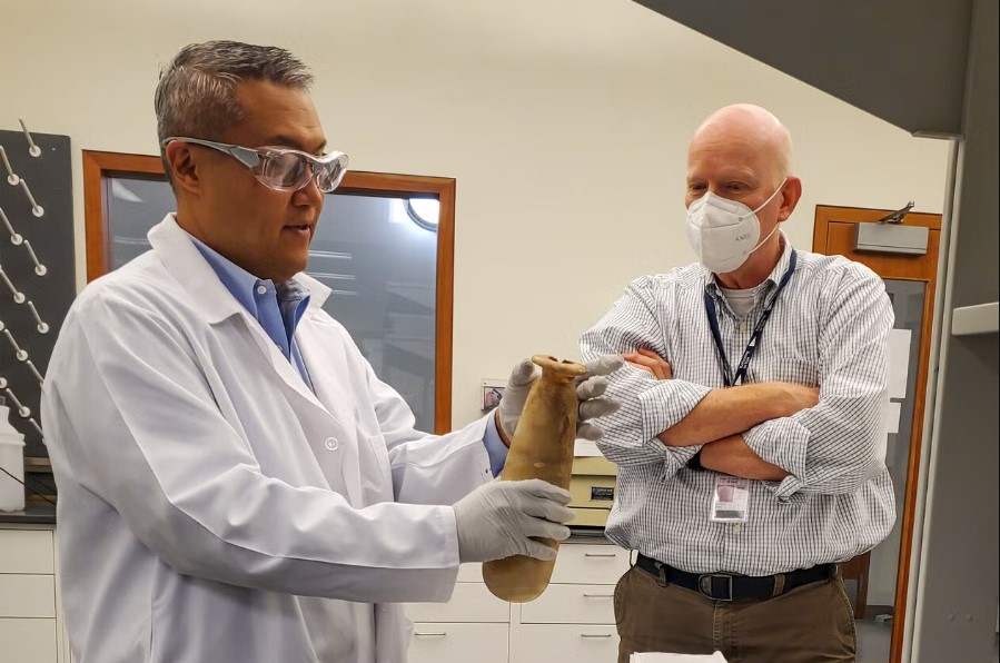 کشف کوزه تریاک ۲۵۰۰ ساله که نام «خشایارشا» روی آن حک شده است