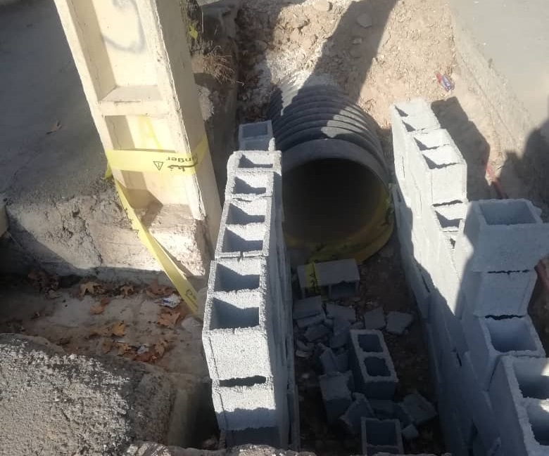 نارضایتی ساکنین دینکان شیراز از رها شدن پروژه لوله‌گذاری جوی آب