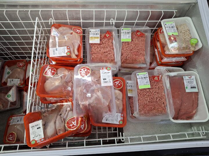 گوشت تنظیم بازاری هم مشتری ندارد/ ویدیوی داغ جمع‌آوری گوشت از سفره مردم