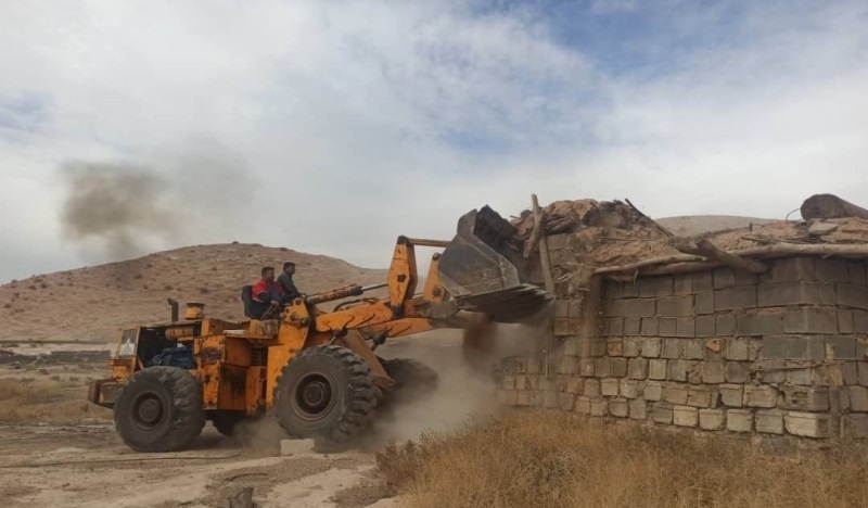 لودرها به فرمان قانون سراغ زمین‌خواران در دشت بلوط گچساران رفتند