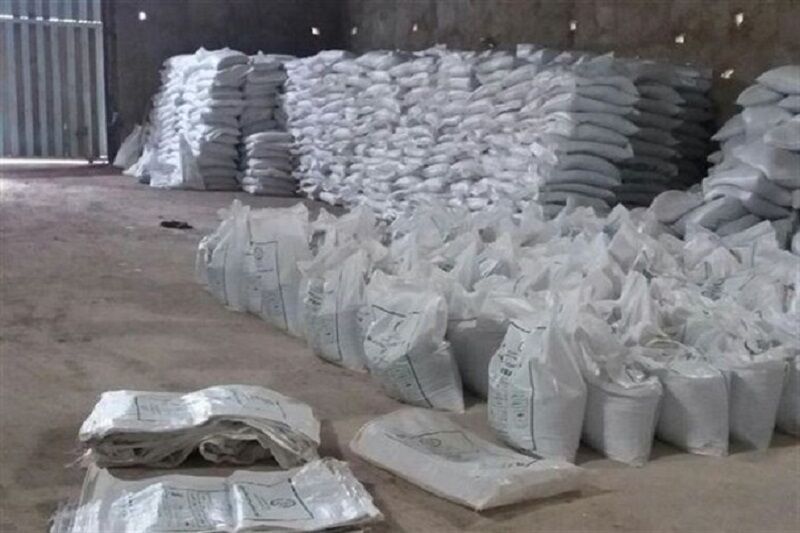 کشف ۴۳ تن کود تقلبی از یک انبار در خرامه