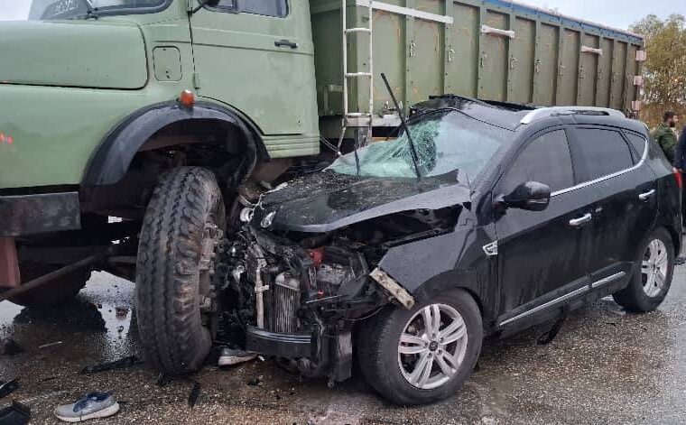 تصادف مرگبار کامیون و جک سواری در محور فسا – داراب با ۵ کشته و مصدوم