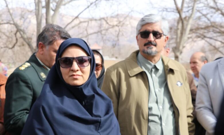 هجوم کرم خراط بدلیل کمآبی شدید آبی در باغهای گردوی بوانات 1 photo 2025 12 11 20 23 34