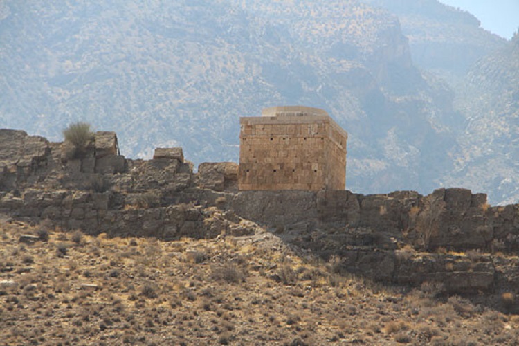 «خرابکاری» در آرامگاه جاماسب خَفر فارس