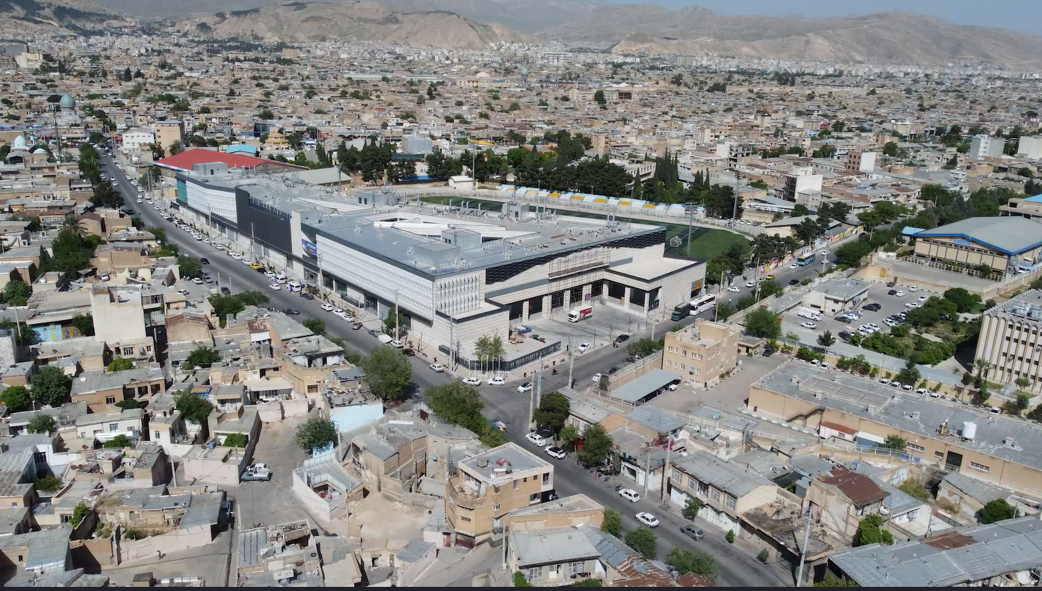 بوی بازار «پروتئین شیراز» همه را فراری می‌دهد؛ دادستان شیراز ورود کند/ وعده نصب فن تا یک ماه آینده