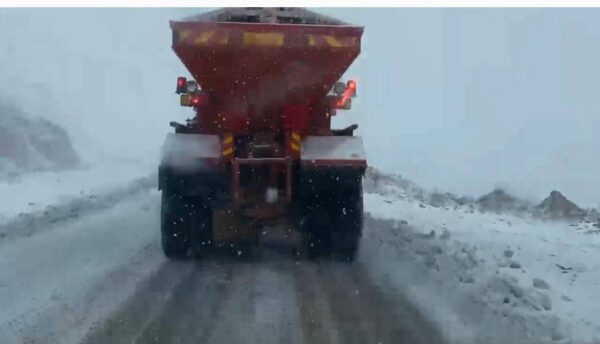آغاز نخستین بارش برف در ارتفاعات شهرستان سپیدان/ ستاد بحران آمادهباش شد 2 برفسپیدان 1 e1765448574925