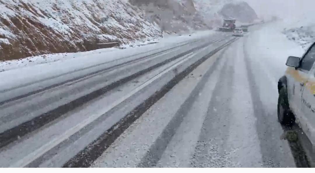 هشدار وقوع کولاک شدید در آزادراه شیراز ـ اصفهان؛ اماکن گردشگری سپیدان تعطیل و خط انتقال آب سد سلمان شکسته شد