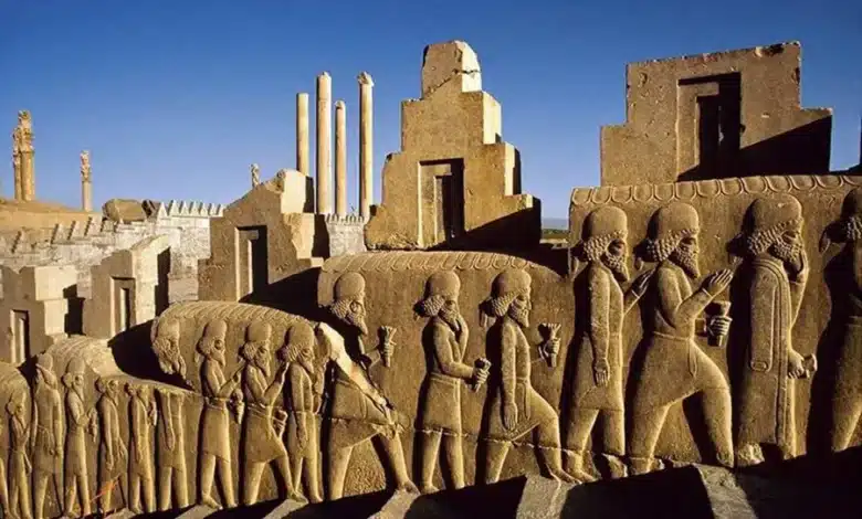 تختجمشید سالانه ۲۰۰ میلیارد درآمد دارد اما ۱۰ میلیارد بودجه میگیرد/ رونمایی ازِ «برزن جنوبی» و محرمانه تختجمشید برای اولینبار در نوروز/ بر سر بودجه سفر شهید رئیسی چه آمد؟ 1 تخت جمشید