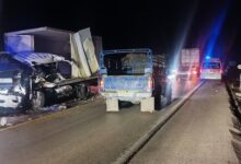 نیسان آبی چه بر سر کامیونت ایسوزو آورد! در جاده کازرون به کنارتخته