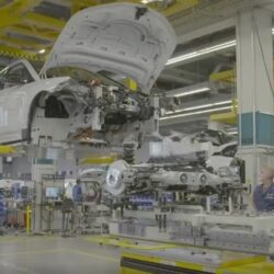 ویدئو|تولید خودروی لوکس و تمام برقی جدید بی ام و iX از صفر تا صد