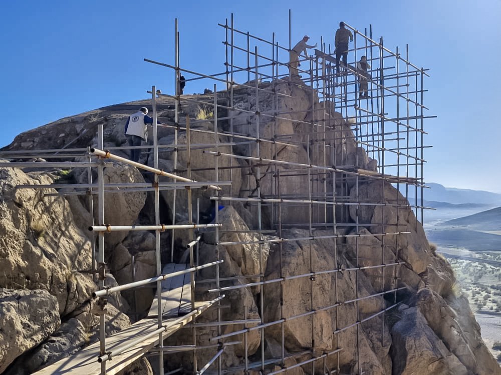 مرمت کورانگون رستم در فارس را به او سپردند، اما حقوقش را ندادند