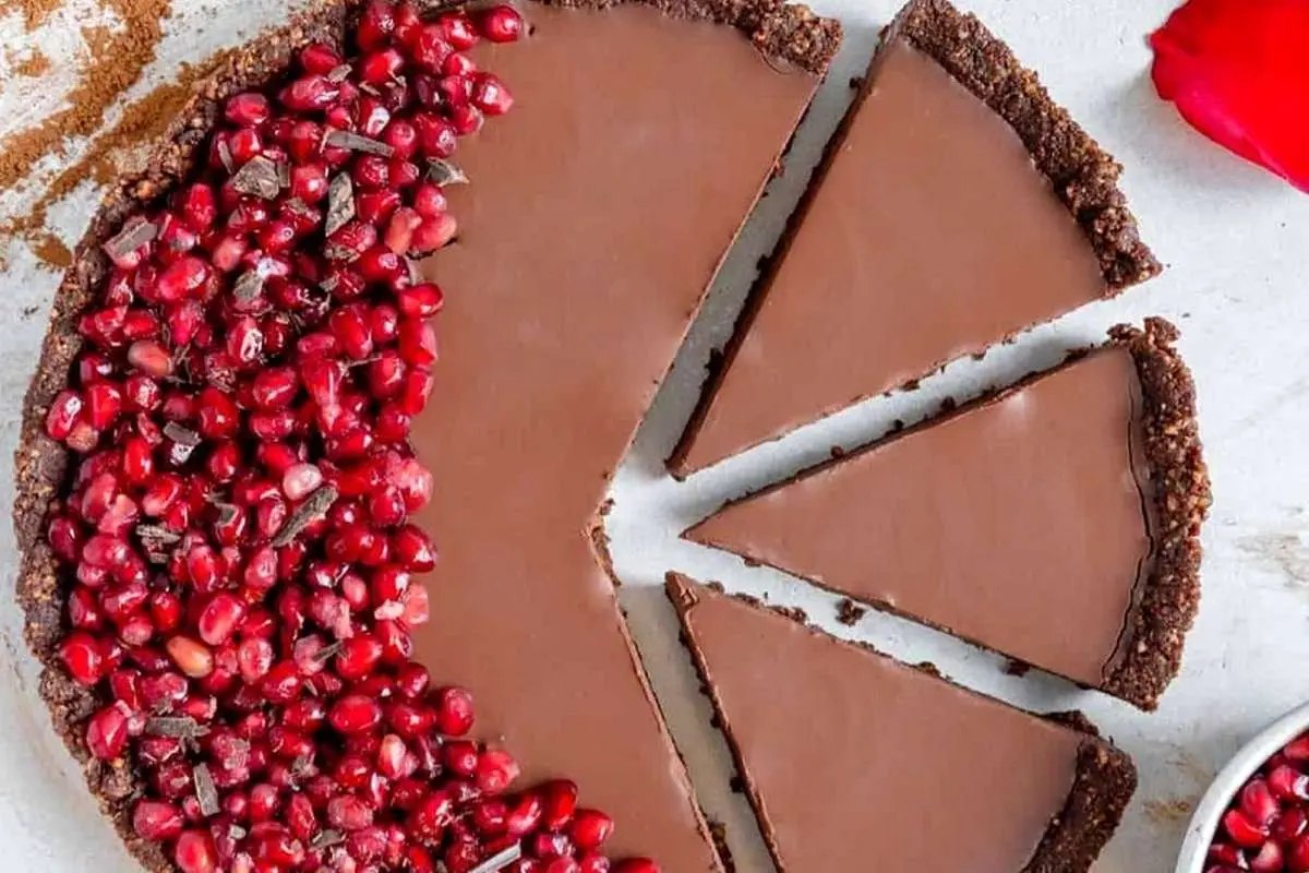 شیرینی شب یلدا: دسر چیزکیک یلدایی بیسکویتی و شکلاتی بدون به فر