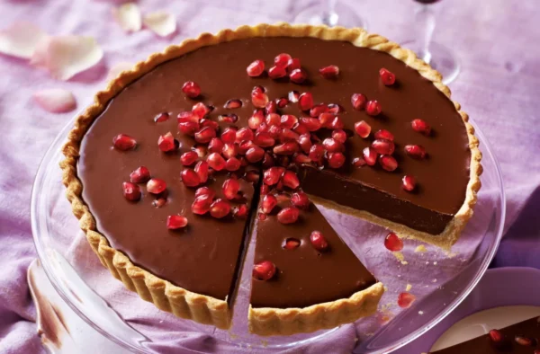 شیرینی شب یلدا: دسر چیزکیک یلدایی بیسکویتی و شکلاتی بدون به فر 2 دسر یلدایی با بیسکوییت و شکلات1