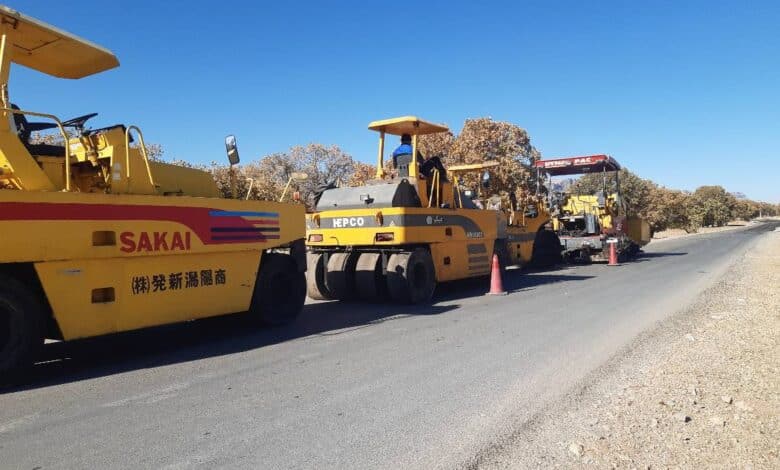 آغاز روکش آسفالت سرد محور کامفیروز شمالی در شهرستان مرودشت 1 راهداری