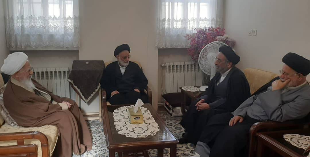 دیدار موسوی لاری و اعضای همایش ریحانه‌النبی با آیت‌الله جوادی آملی