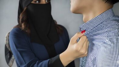 زورگیری سه دختر جوان و پولدار از پسران با چاقو و پنجه بوکس