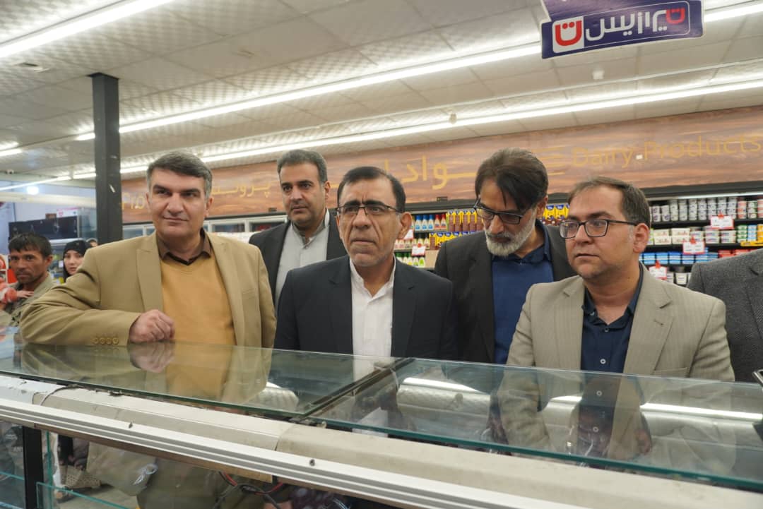 بازدید سرزده مدیرکل صمت فارس از بازار لوازم یدکی و فروشگاه‌های زنجیره‌ای شیراز