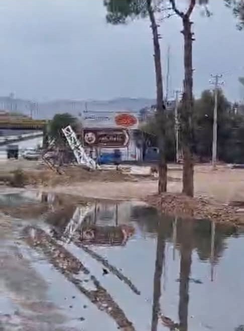 وضعیت نامناسب جاده دسترسی باغ‌وحش شیراز دردسری برای گردشگران