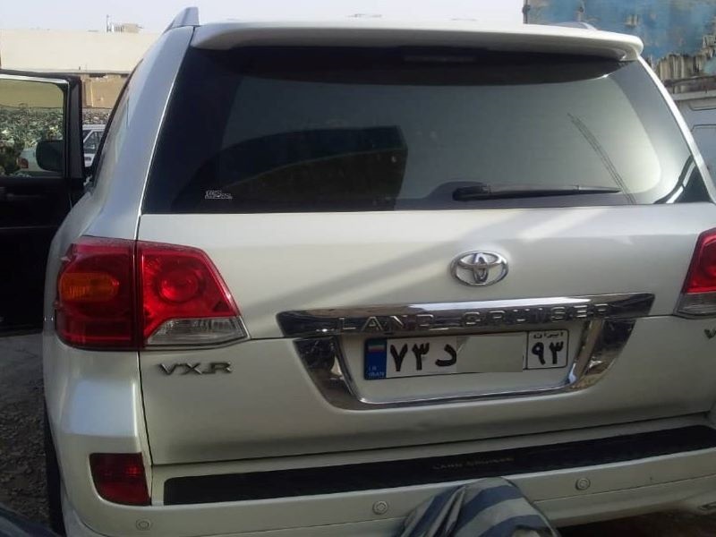 توقیف لندکروز ۳۰۰ میلیاردی با پلاک جعلی پس از فرار از پلیس شیراز