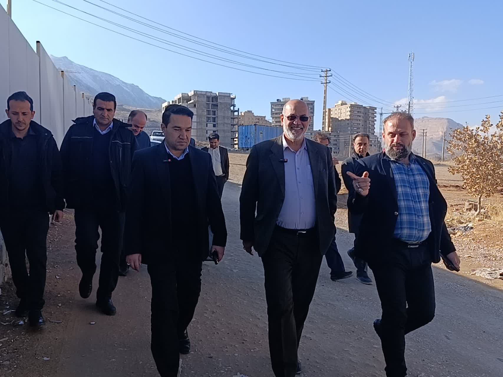 بازدید رئیس شورای اسلامی شهر شیراز و شهردار منطقه ۱۰ از شهرک برف‌فروشان