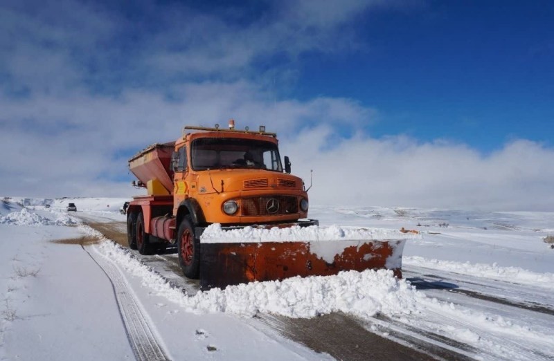 برف‌روبی بیش از ۱۱ هزار کیلومتر در محورهای فارس با تلاش راهداران