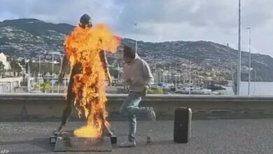 یک جوان مجسمه کریستیانو رونالدو را به آتش کشید و «پیامی عجیب» برایش فرستاد