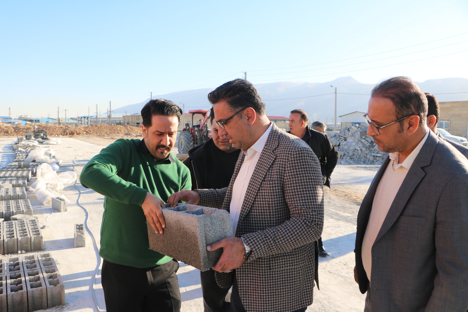 تأکید مدیرکل راه و شهرسازی فارس بر استاندارد مصالح ساختمانی پروژه‌های نهضت ملی مسکن