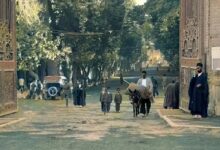 تصویر عبور یک کاروان از دروازه قرآن شیراز دوران قاجار