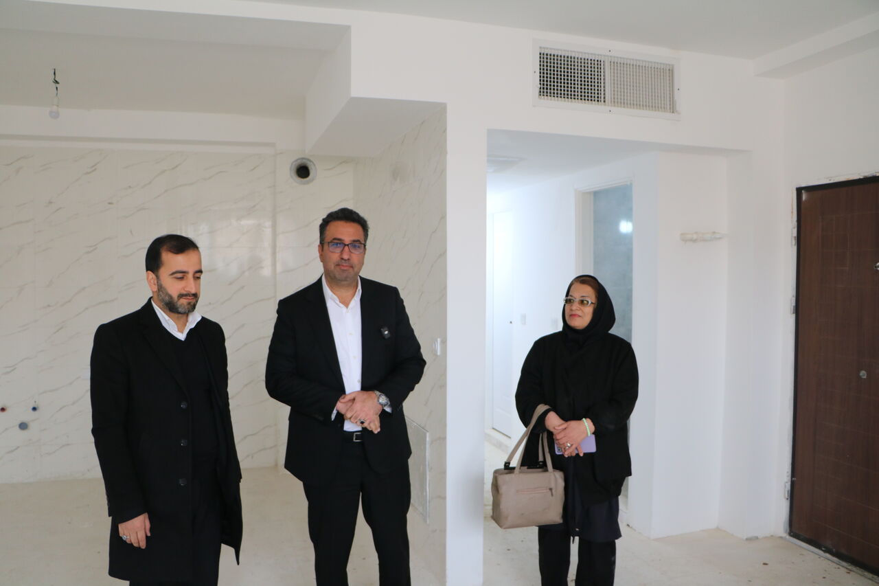 تحویل تعدادی از واحدهای پروژه ۲۴۴ واحدی نهضت ملی مسکن سهل‌آباد شیراز به متقاضیان 