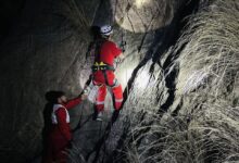 نجات معجزه‌آسا از چنگال کوه؛ امدادگران هلال‌احمر مرد ۴۵ ساله را از ارتفاعات مرگبار شیخی نجات دادند