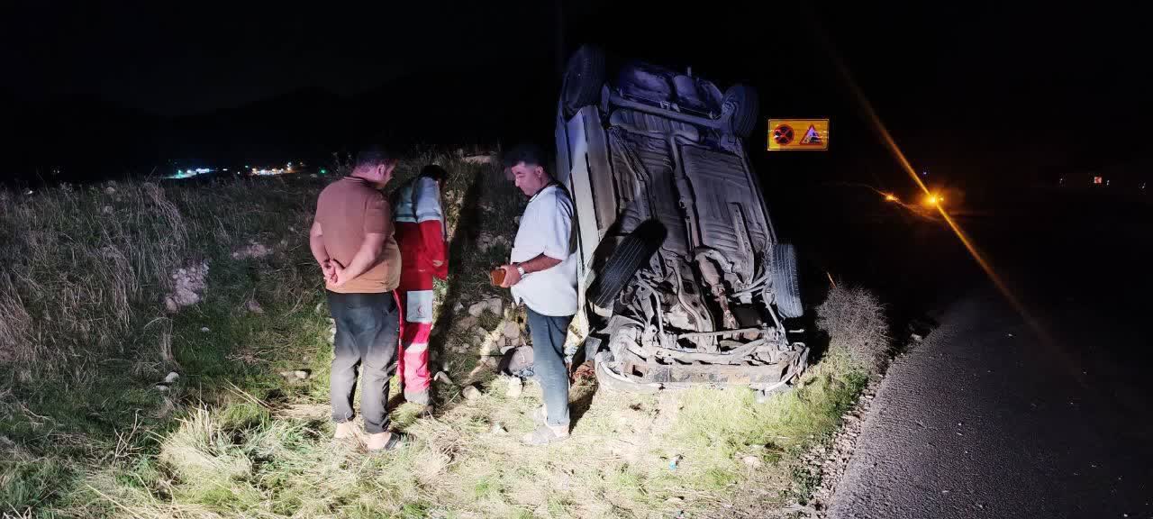 سه حادثه واژگونی در جاده‌های فارس با ۶ مصدوم و یک فوتی