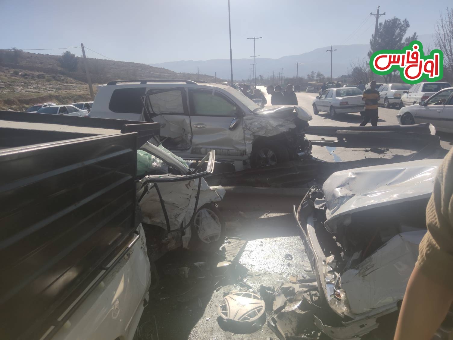 تصویری از تصادف خونین ۴ خودرو در محور شیراز-کوار