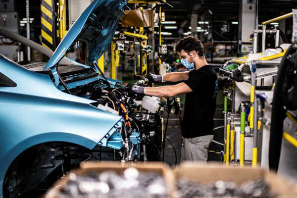 وزارت صمت قیمت‌های جدید ایران‌خودرو را وتو کرد/ ابلاغ نرخ‌های مصوب توسط کارگروه بانک مرکزی