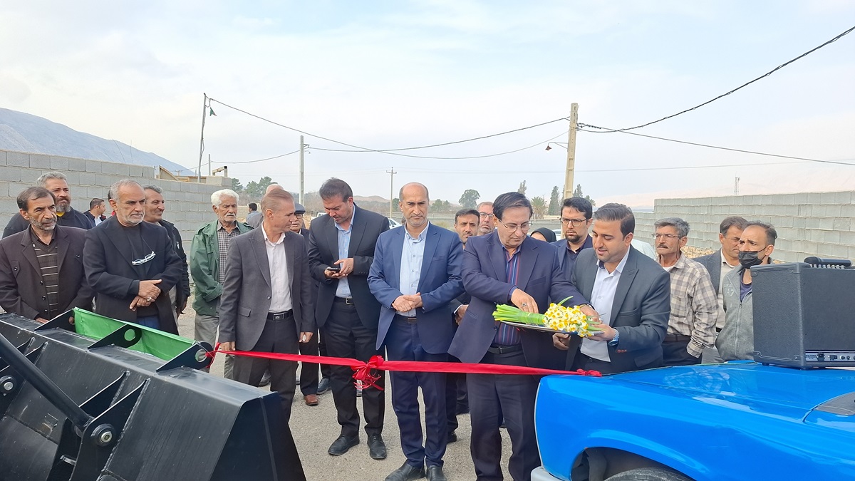 سفر مدیرکل روستایی فارس به خفر | چهار دستگاه ماشین‌آلات به سه روستا اختصاص یافت | نشست صمیمی با دهیاران و بررسی مشکلات