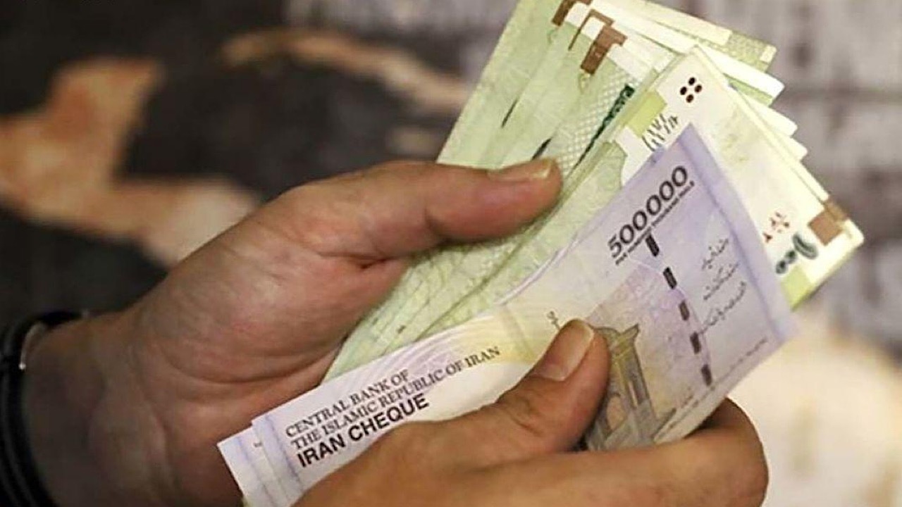 پرداخت عیدی ۱۰ میلیون تومانی به کارکنان دولت و بازنشستگان ابلاغ شد