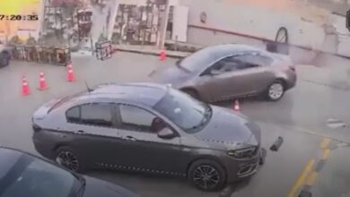 ویدیوی هولناک از لحظه بلعیدن ۲ فروشگاه و مشتریان توسط یک گودال