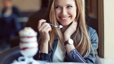 پشت هر هوس غذایی: از میل به شیرینی تا تمایل به شوری، بدن چه کمبودی را فریاد می‌زند؟