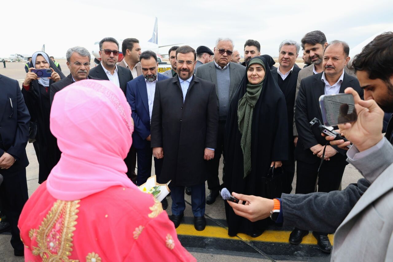 وزیر راه و شهرسازی وارد شیراز شد