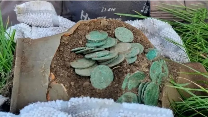 خواب در ماشین برای حفظ گنج/ کشف ۱۵۰۰۰ سکه رومی که تاریخ کشور را عوض کرد