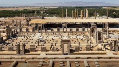 دوربین‌ها یادگاری نویسان روی دیواره‌های تخت جمشید را شکار کردند