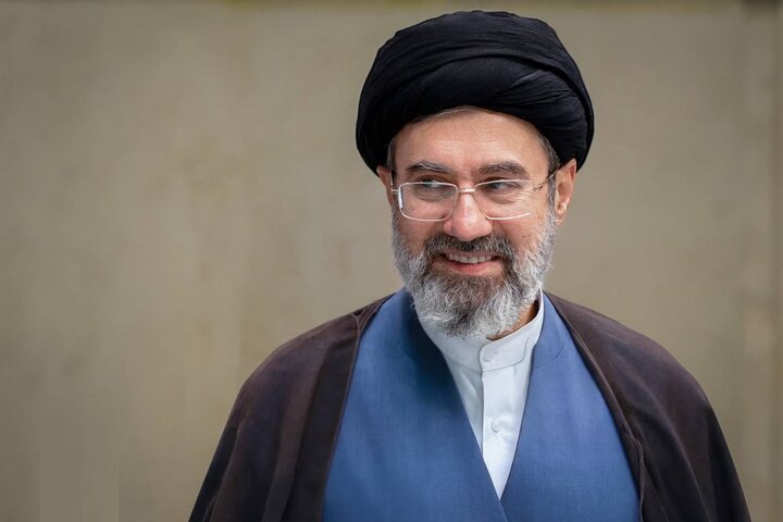 مدیر روابط عمومی وزارت بهداشت: رهبر انقلاب در حادثه ۹ اسفند فقط چند بخیه سطحی برداشتند